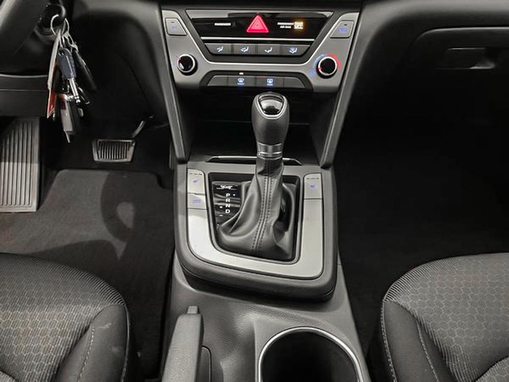 Hyundai Elantra LE 2017 d&rsquo;occasion à vendre - 21