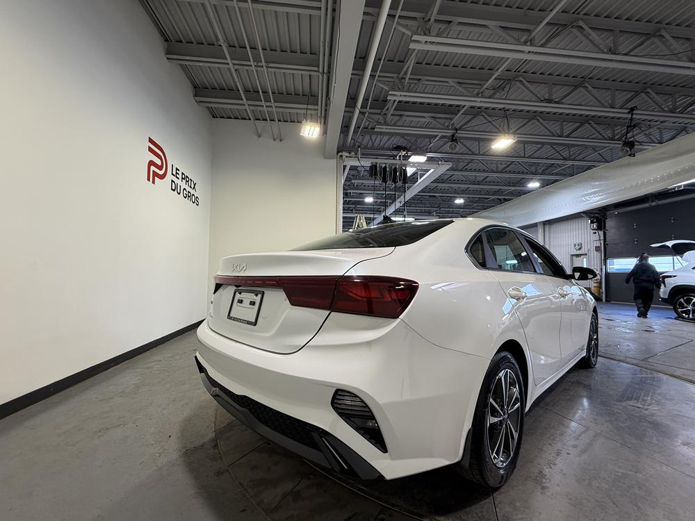 Kia Forte EX 2023 d&rsquo;occasion à vendre - 3