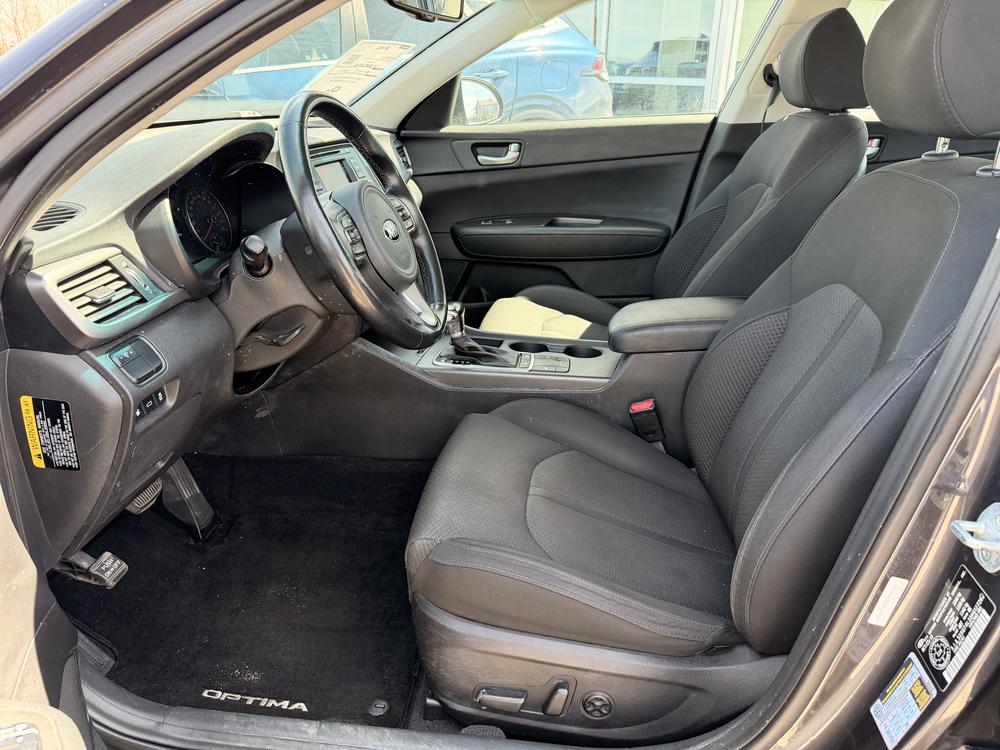 Kia Optima LX 2017 d&rsquo;occasion à vendre - 14