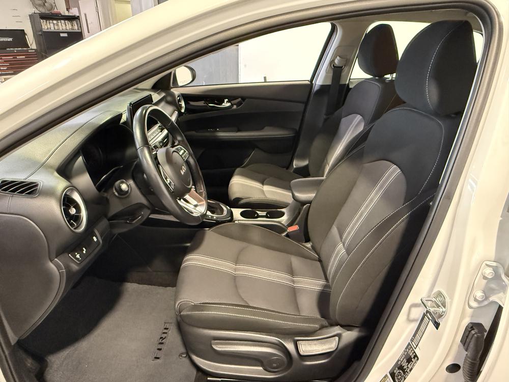 Kia Forte EX 2023 d&rsquo;occasion à vendre - 16