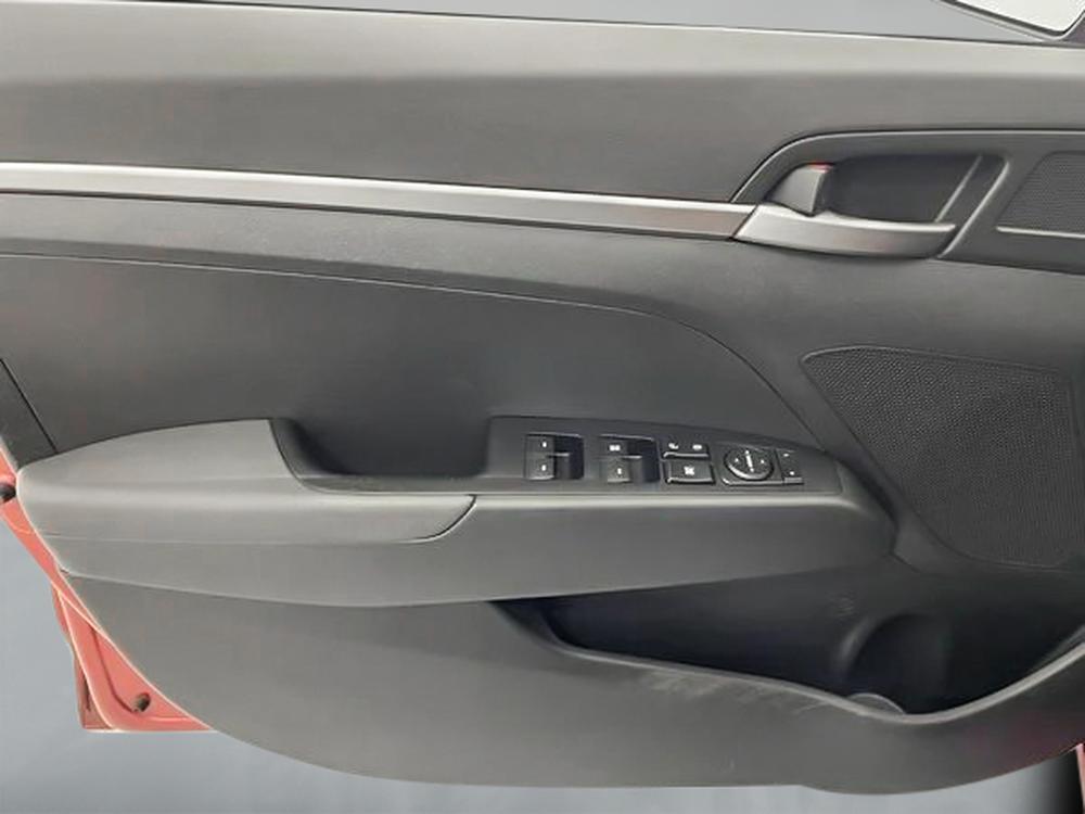 Hyundai Elantra LE 2017 d&rsquo;occasion à vendre - 11