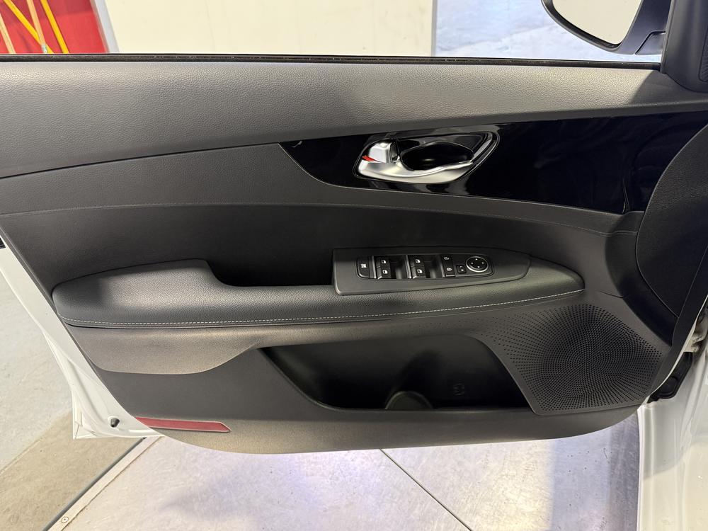 Kia Forte EX 2023 d&rsquo;occasion à vendre - 13