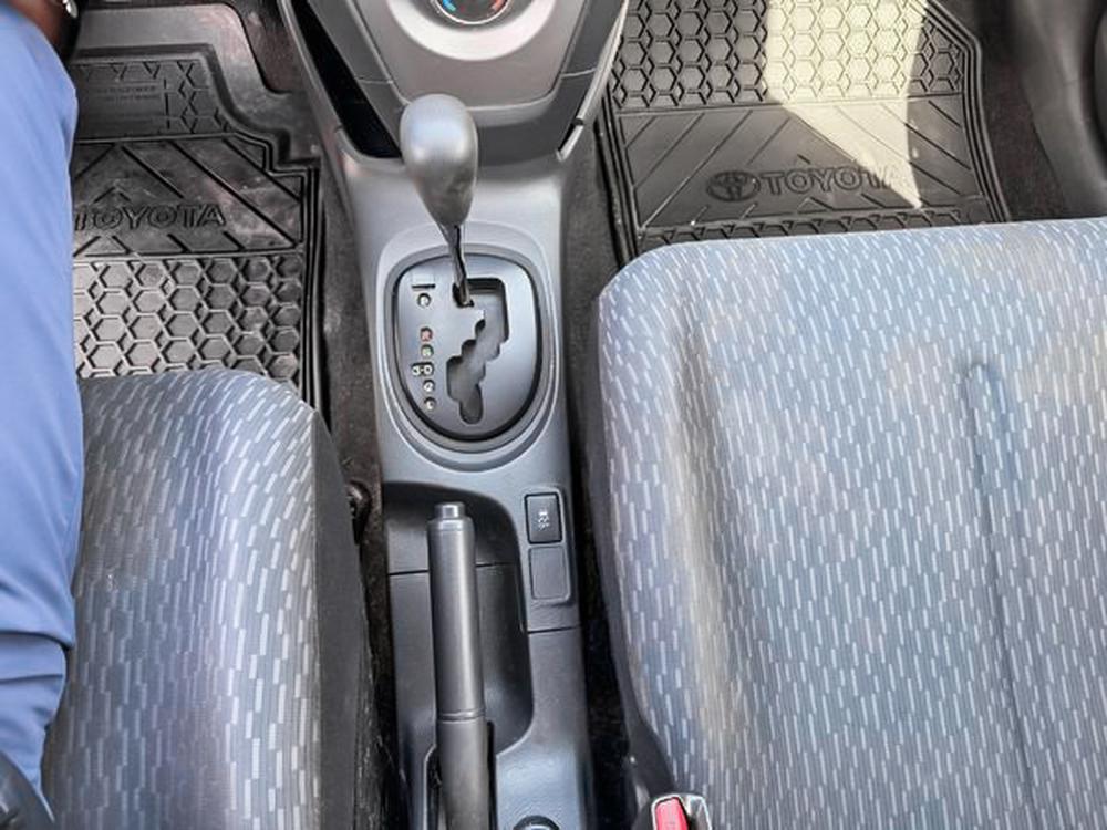 Toyota Yaris BASE 2012 d&rsquo;occasion à vendre - 21