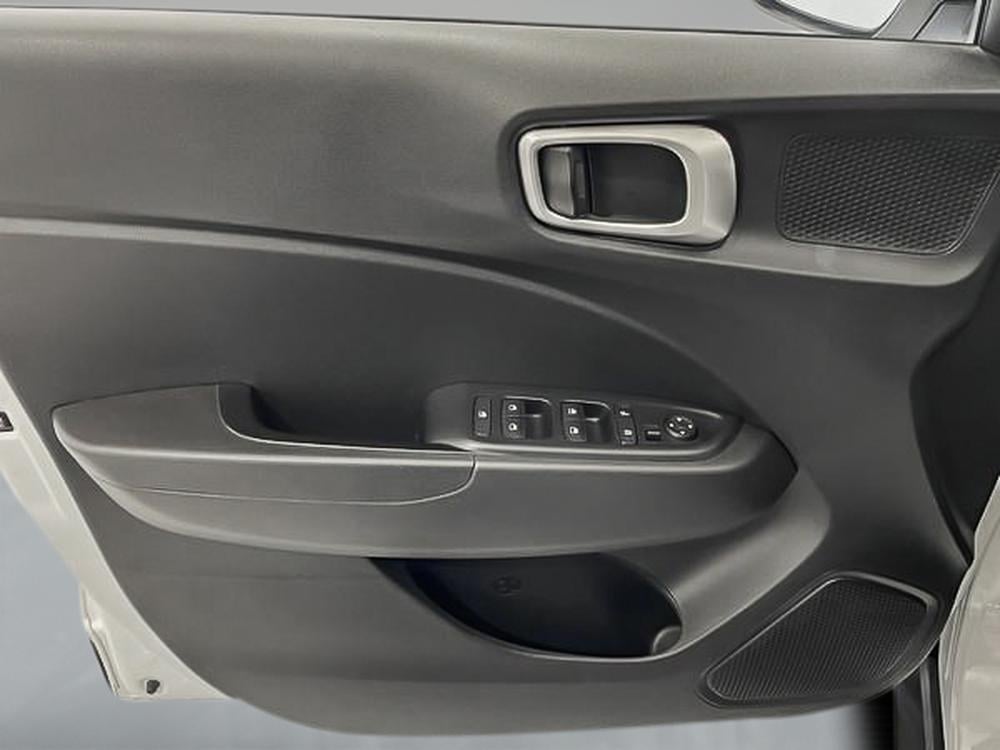 Hyundai Venue Preferred 2023 d&rsquo;occasion à vendre - 11