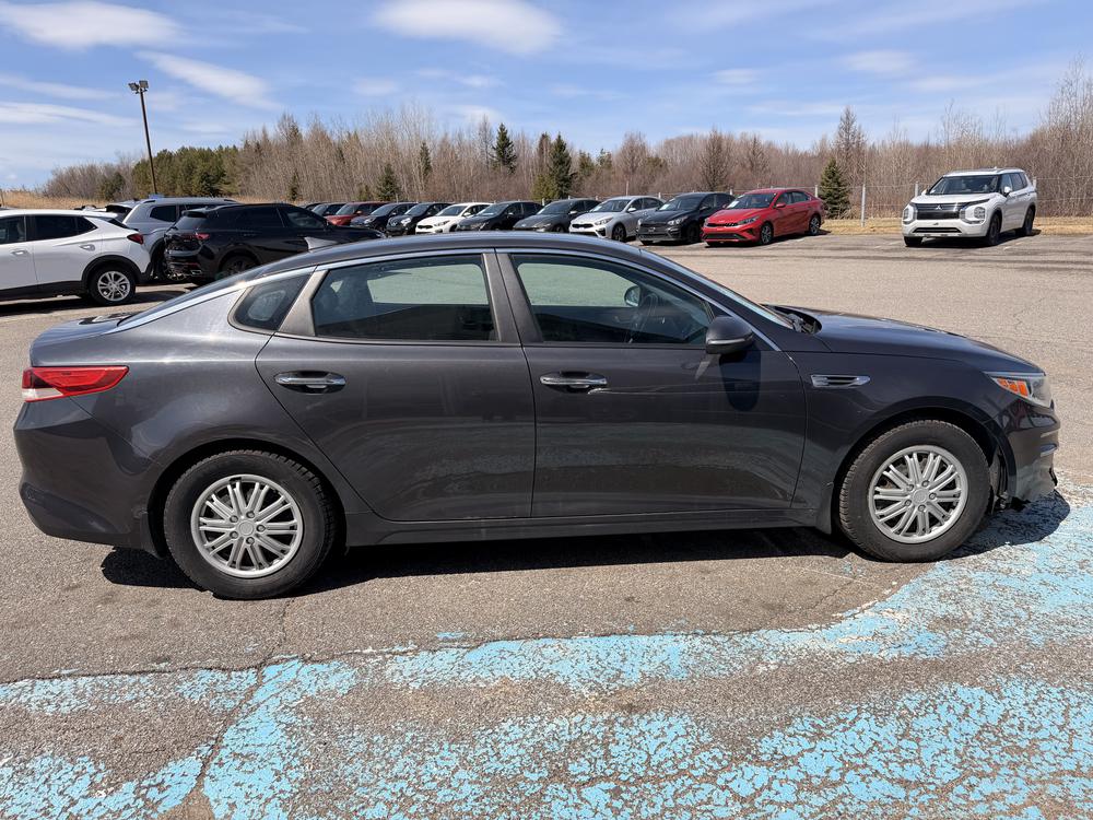 Kia Optima LX 2017 d&rsquo;occasion à vendre - 9