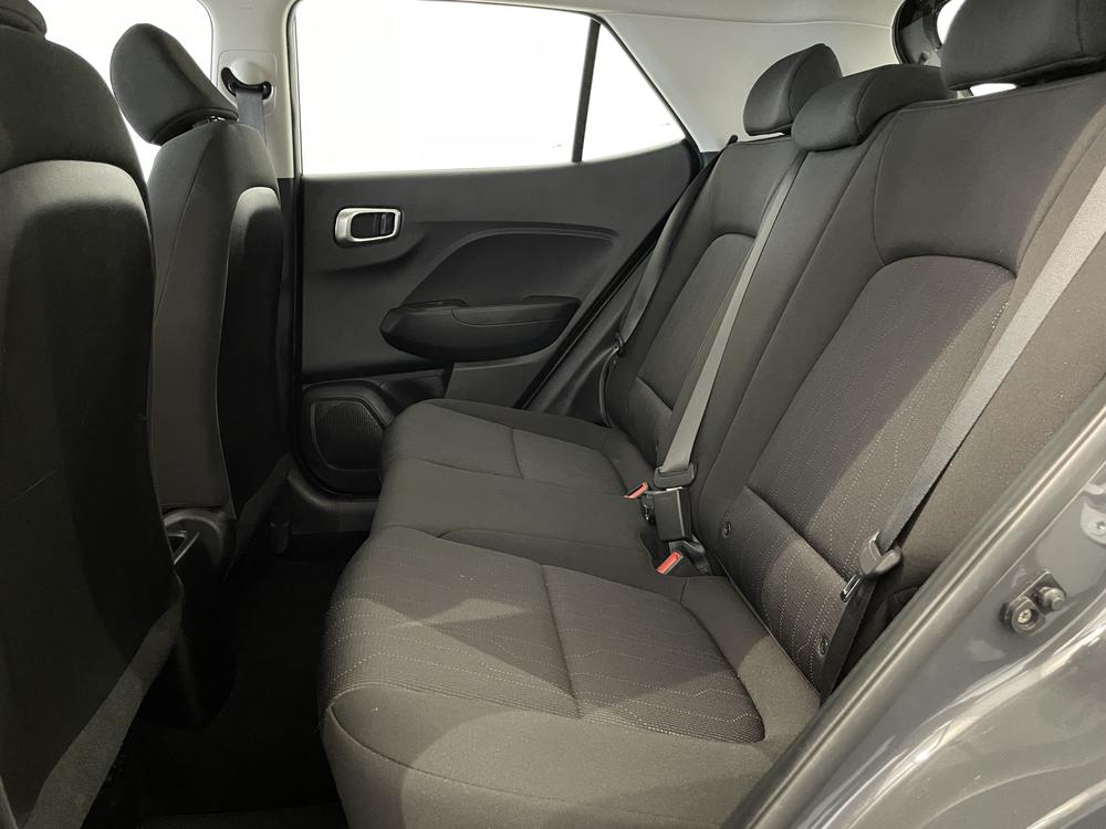 Hyundai Venue Essential 2023 d&rsquo;occasion à vendre - 26