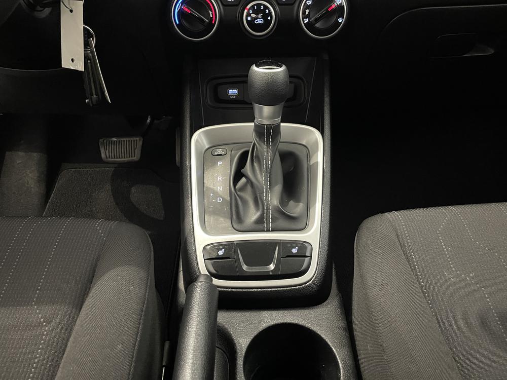 Hyundai Venue Essential 2023 d&rsquo;occasion à vendre - 24