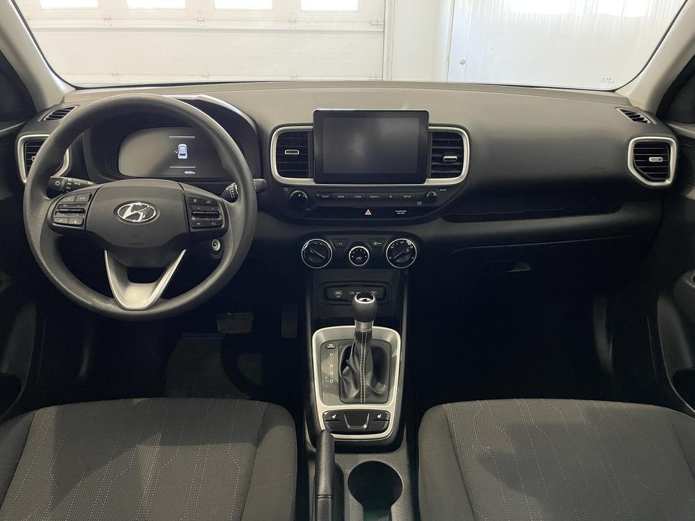Hyundai Venue Essential 2023 d&rsquo;occasion à vendre - 8