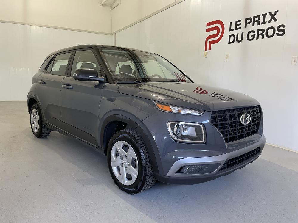 Hyundai Venue Essential 2023 d&rsquo;occasion à vendre - 1