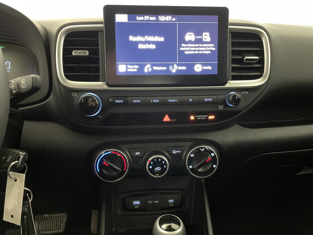 Hyundai Venue Essential 2023 d&rsquo;occasion à vendre - 18