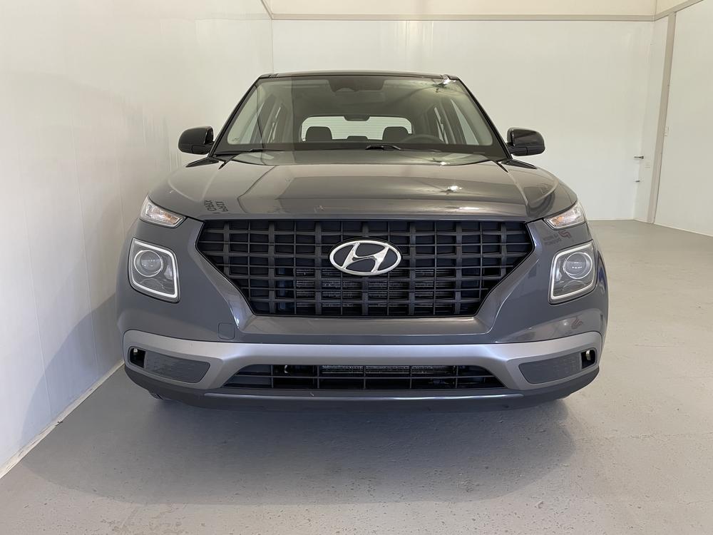 Hyundai Venue Essential 2023 d&rsquo;occasion à vendre - 2
