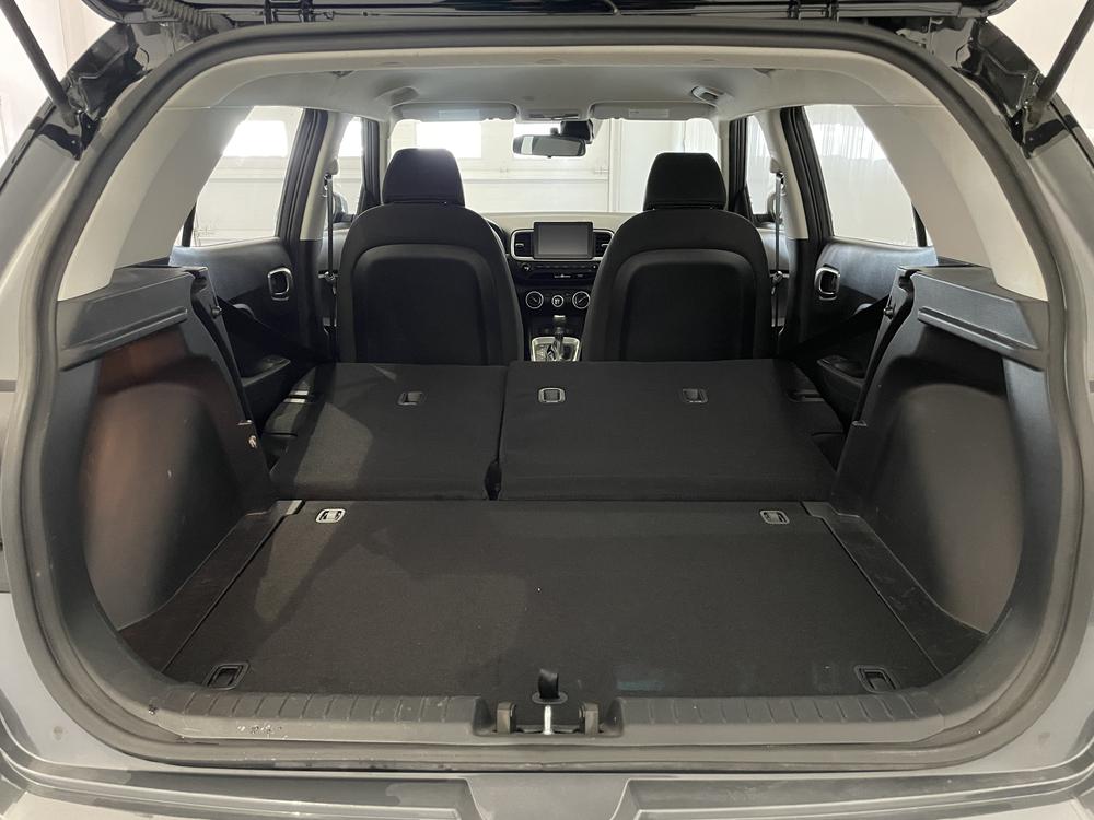 Hyundai Venue Essential 2023 d&rsquo;occasion à vendre - 28