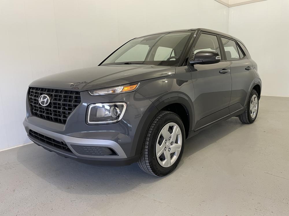 Hyundai Venue Essential 2023 d&rsquo;occasion à vendre - 3