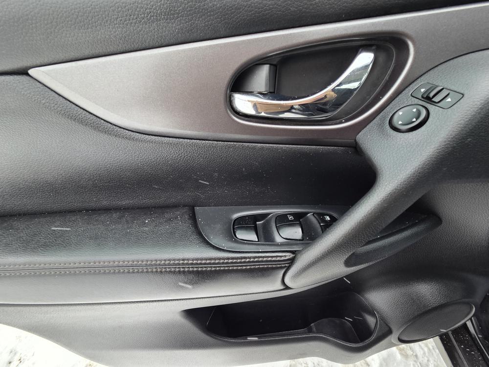 Nissan Rogue S 2016 d&rsquo;occasion à vendre - 12