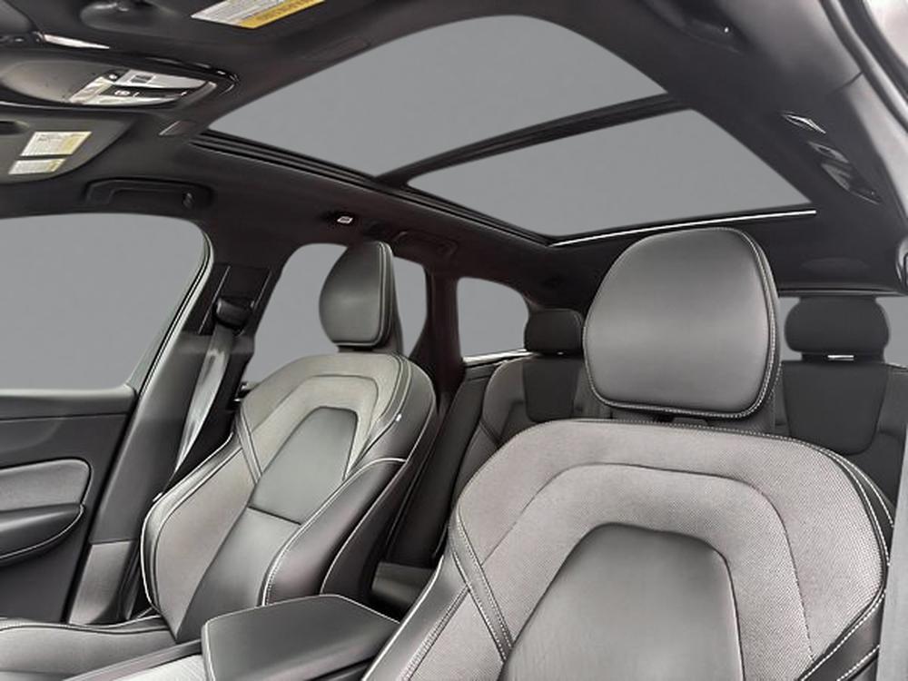 Volvo XC60 B6 R-DESIGN AWD 2022 d&rsquo;occasion à vendre - 13