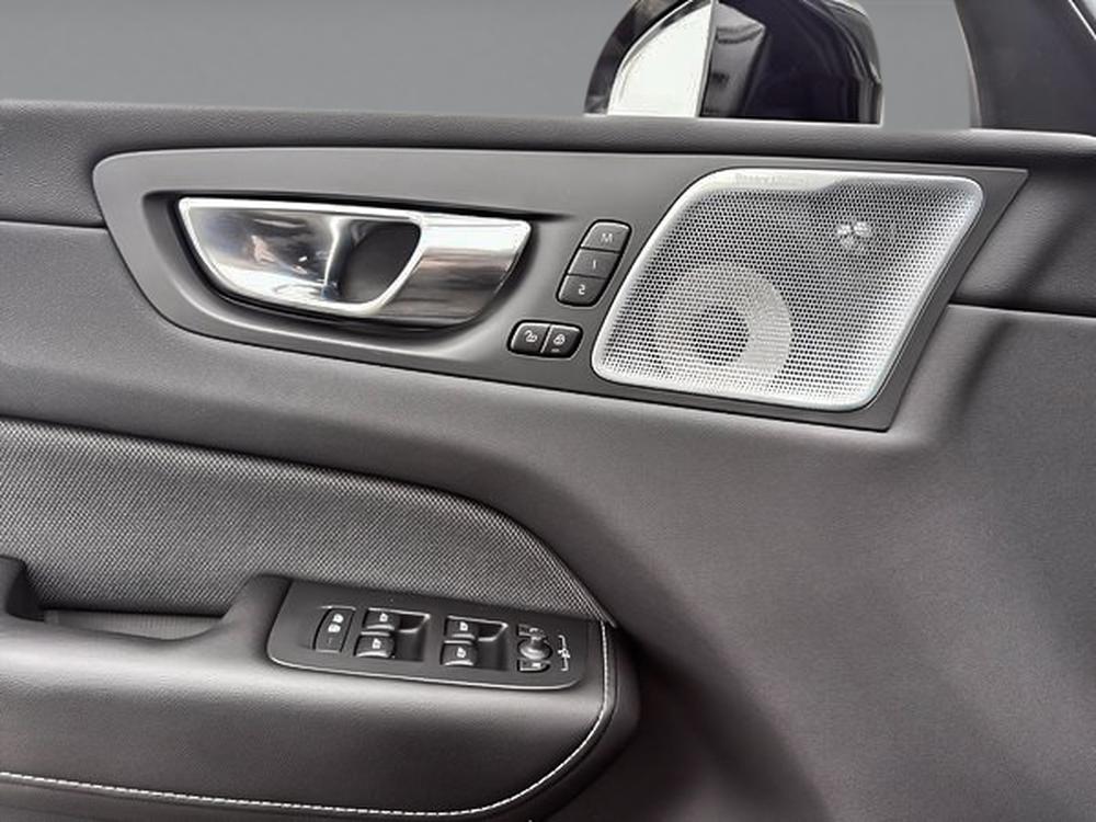 Volvo XC60 B6 R-DESIGN AWD 2022 d&rsquo;occasion à vendre - 16