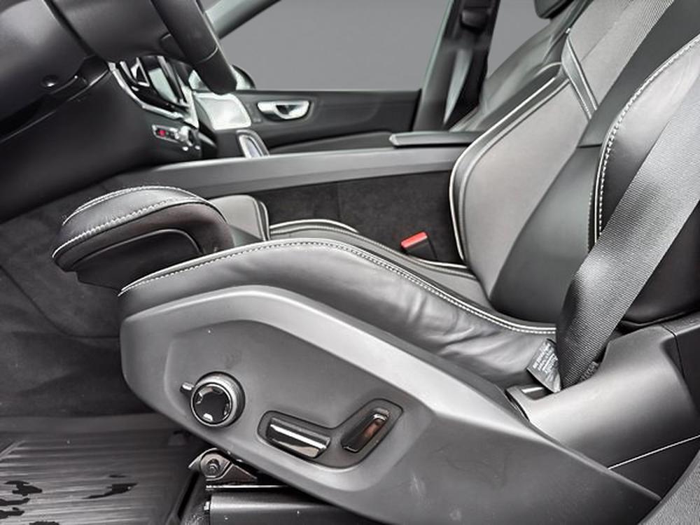 Volvo XC60 B6 R-DESIGN AWD 2022 d&rsquo;occasion à vendre - 14