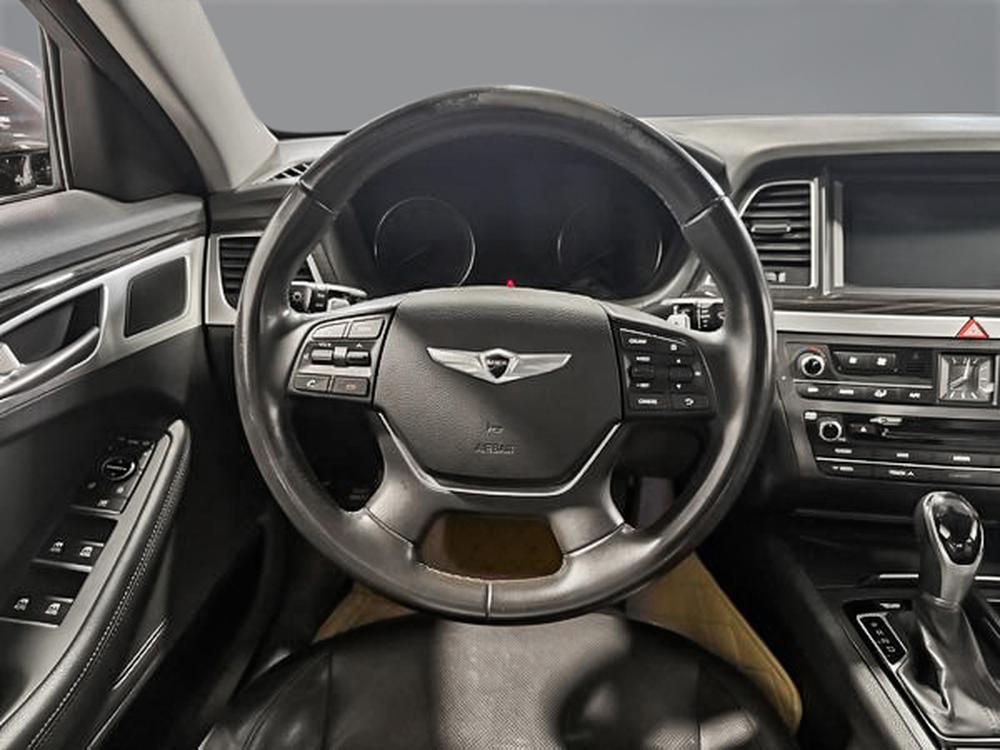 Hyundai Genesis Sedan 2015 Gris usage à vendre Hyundai Genesis Sedan 2015 Gris usage à vendre