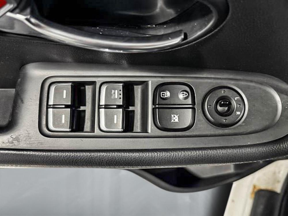Kia Rondo LX 2014 d&rsquo;occasion à vendre - 14