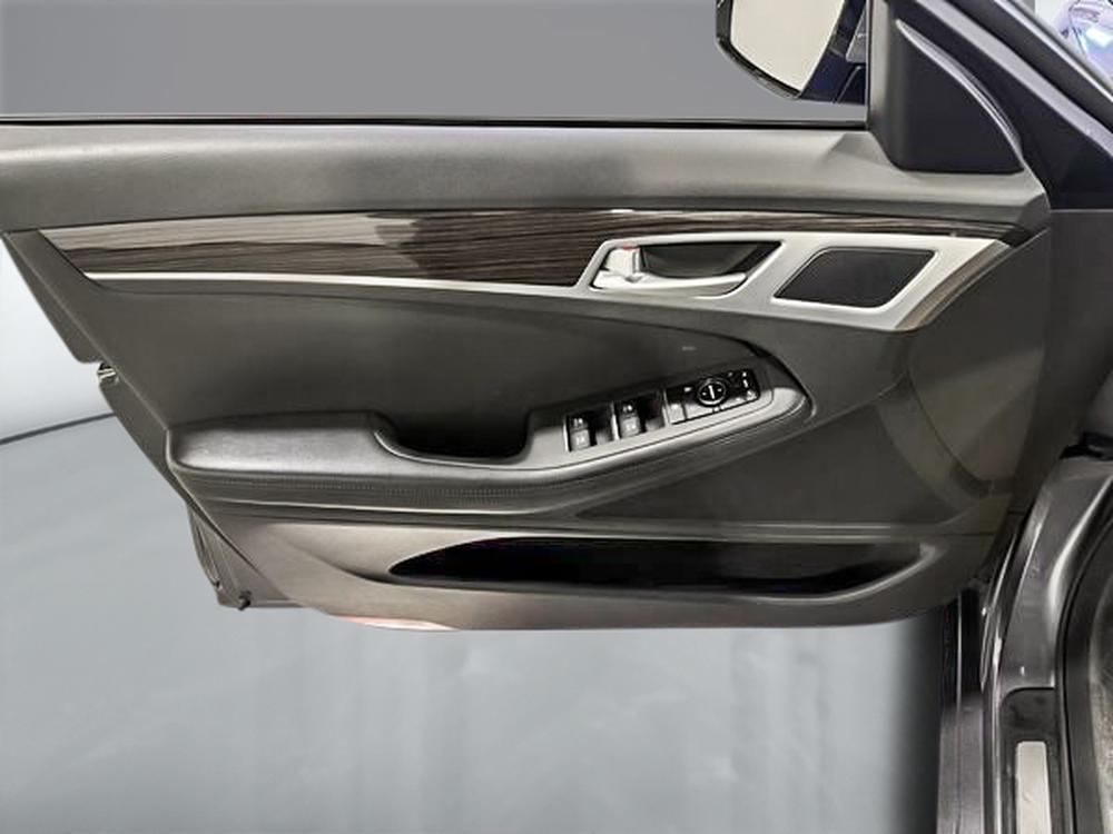 Hyundai Genesis Sedan 2015 Gris usage à vendre Hyundai Genesis Sedan 2015 Gris usage à vendre