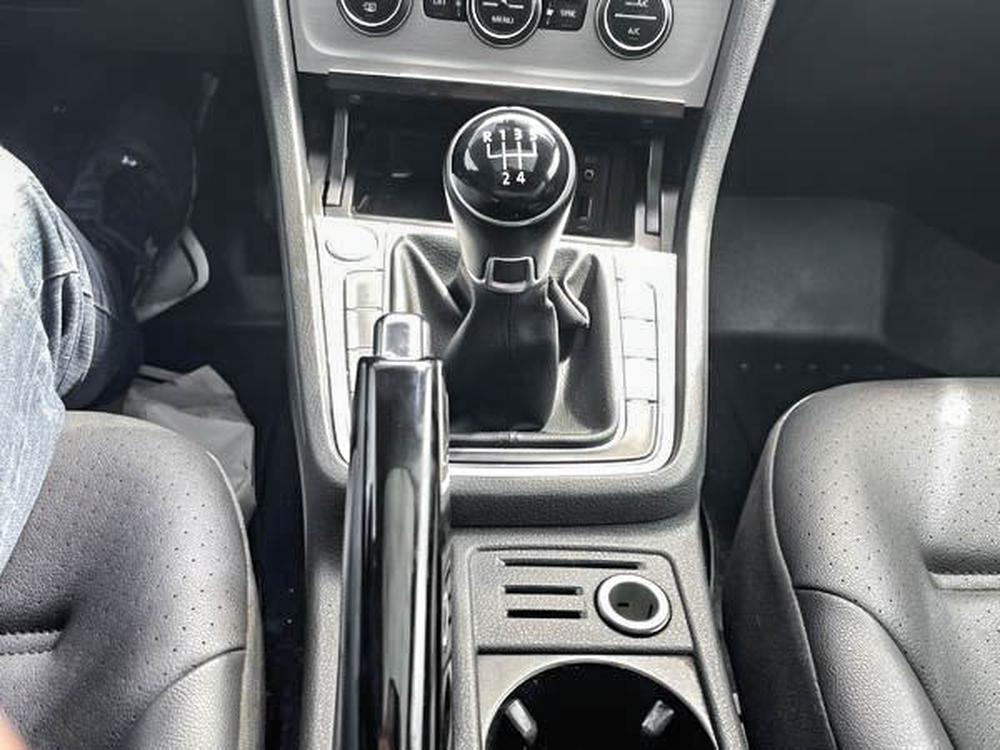 Volkswagen Golf Comfortline 2017 d&rsquo;occasion à vendre - 24