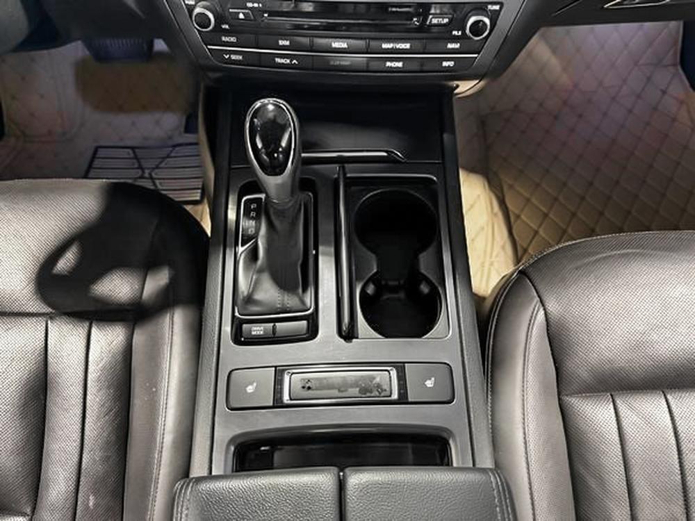 Hyundai Genesis Sedan 2015 Gris usage à vendre Hyundai Genesis Sedan 2015 Gris usage à vendre