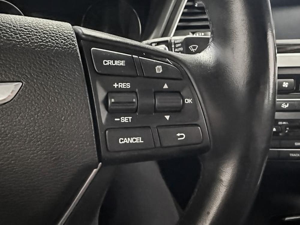 Hyundai Genesis Sedan 2015 Gris usage à vendre Hyundai Genesis Sedan 2015 Gris usage à vendre