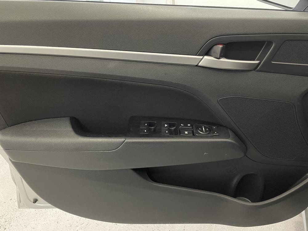 Hyundai Elantra Preferred 2019 d&rsquo;occasion à vendre - 11