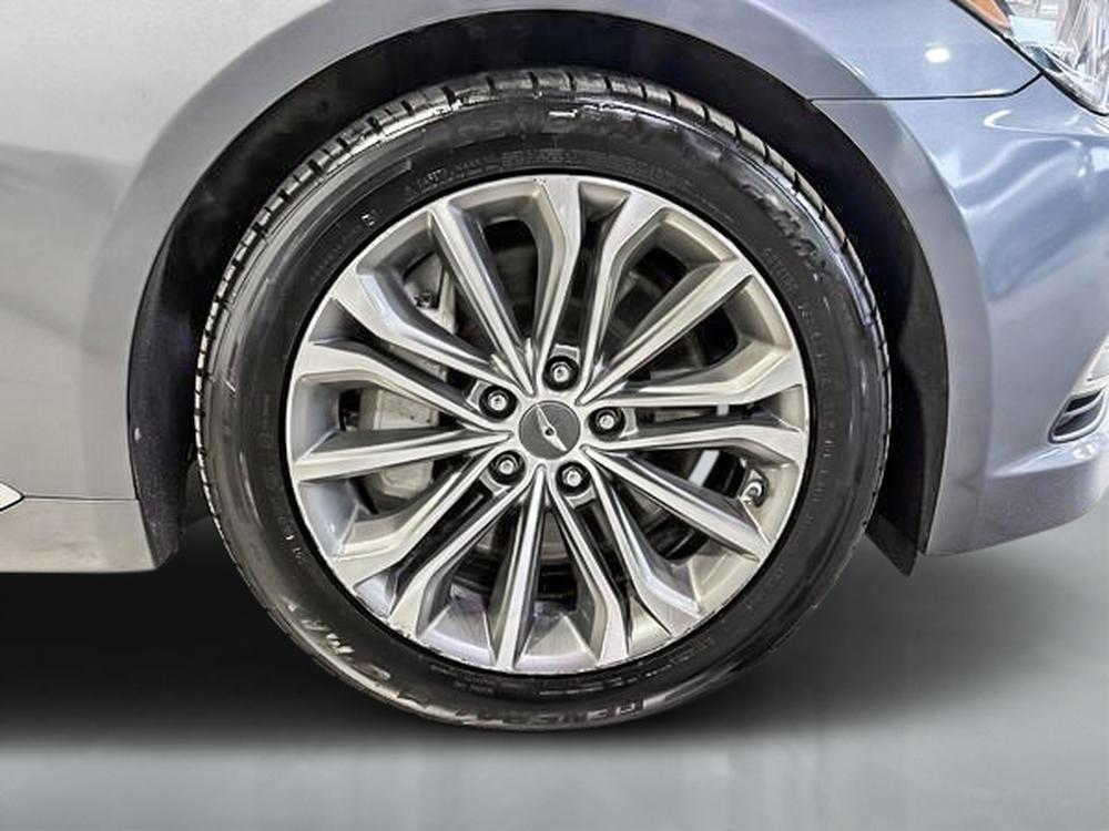 Hyundai Genesis Sedan 2015 Gris usage à vendre Hyundai Genesis Sedan 2015 Gris usage à vendre