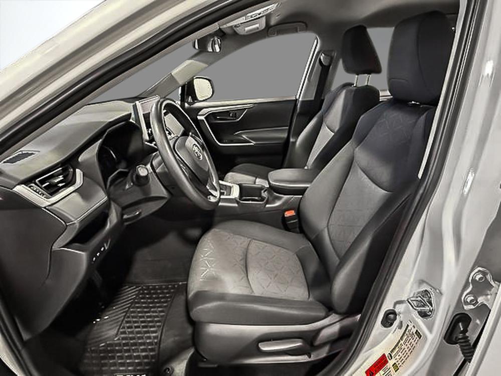 Toyota RAV4 LE 2024 d&rsquo;occasion à vendre - 16