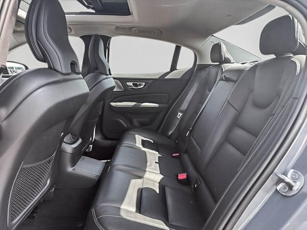 Volvo S60 Recharge T8 ULTIMATE AWD PLUG IN // SIEGES MASSANT 2024 d&rsquo;occasion à vendre - 12