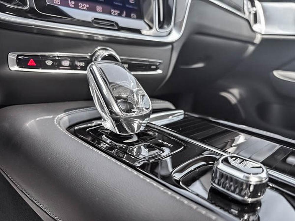 Volvo S60 Recharge T8 ULTIMATE AWD PLUG IN // SIEGES MASSANT 2024 d&rsquo;occasion à vendre - 16