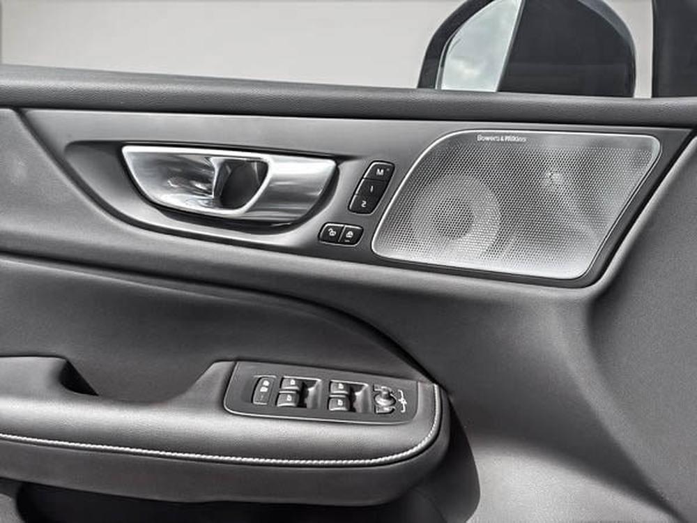 Volvo S60 Recharge T8 ULTIMATE AWD PLUG IN // SIEGES MASSANT 2024 d&rsquo;occasion à vendre - 21