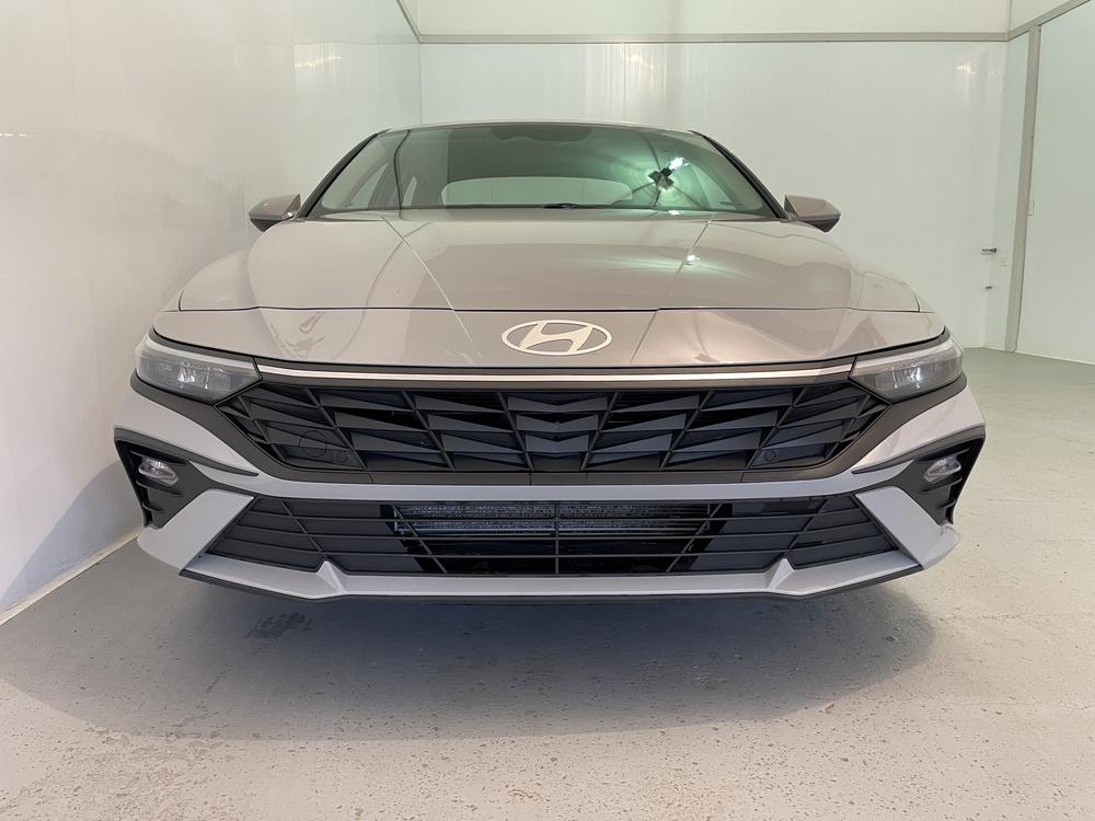 Hyundai Elantra Essential 2024 d&rsquo;occasion à vendre - 2