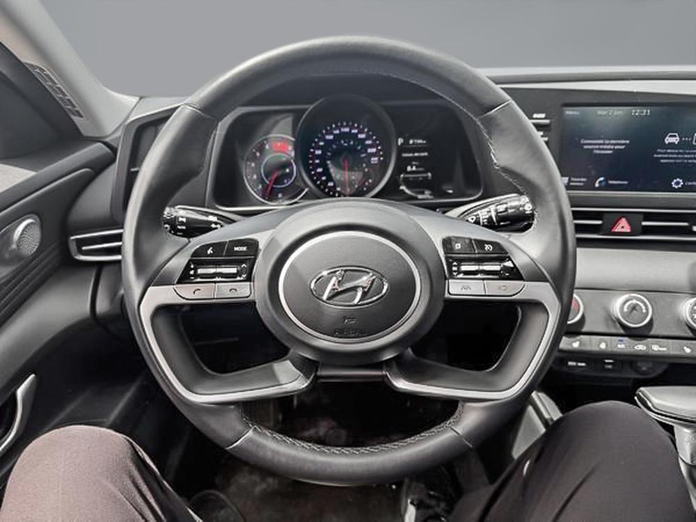 Hyundai Elantra Preferred 2023 d&rsquo;occasion à vendre - 16