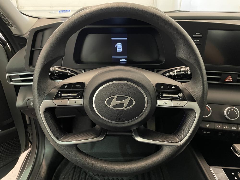 Hyundai Elantra Essential 2024 d&rsquo;occasion à vendre - 14