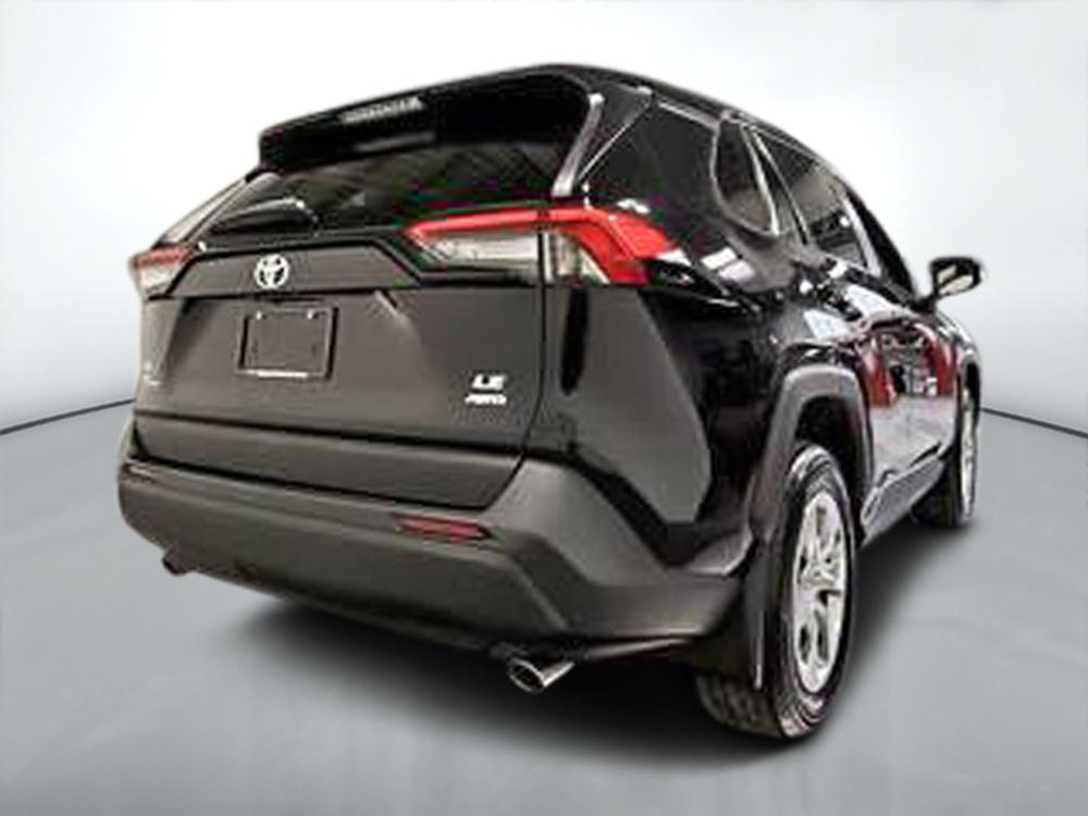 Toyota RAV4 LE 2021 d&rsquo;occasion à vendre - 3