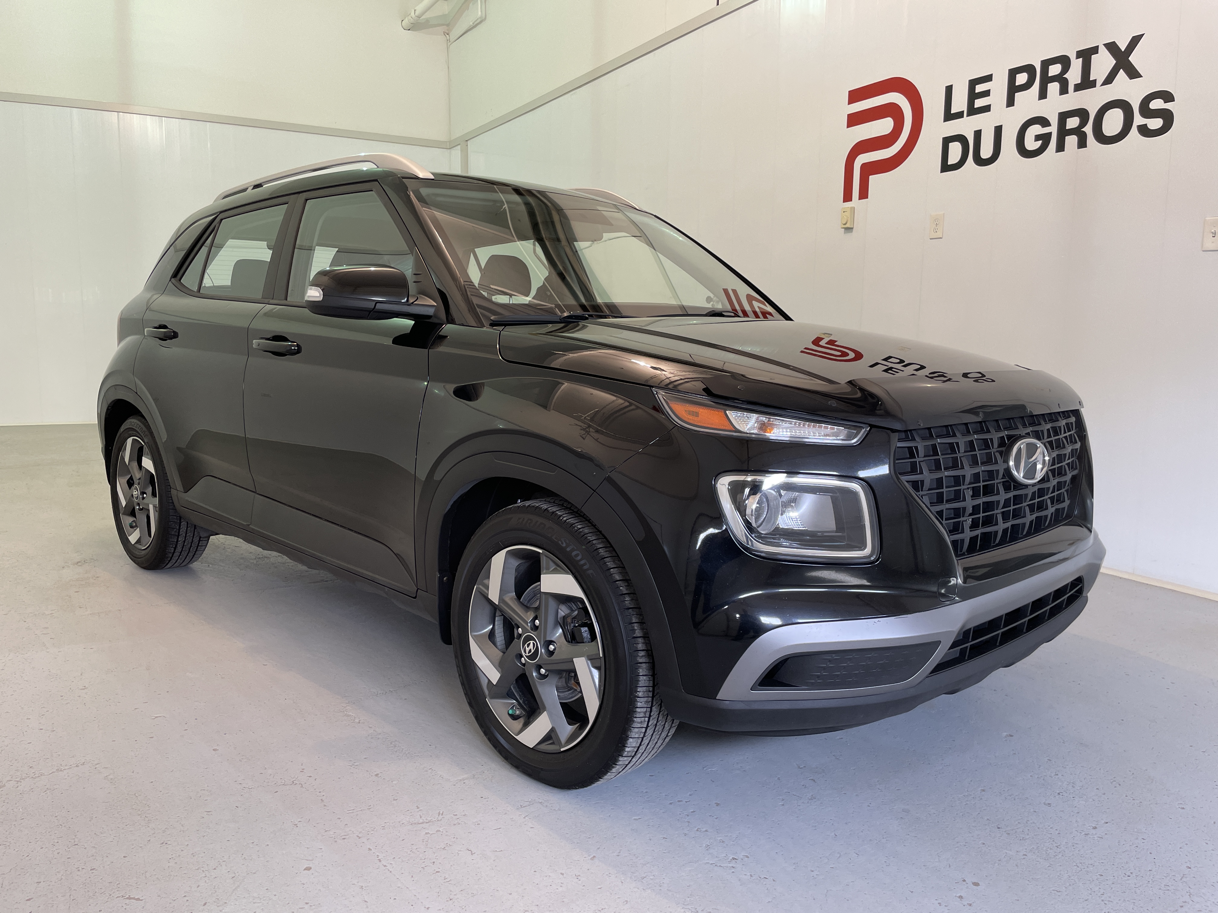 Black 2020 Hyundai Venue Trend FWD SUV / Crossover Automatic