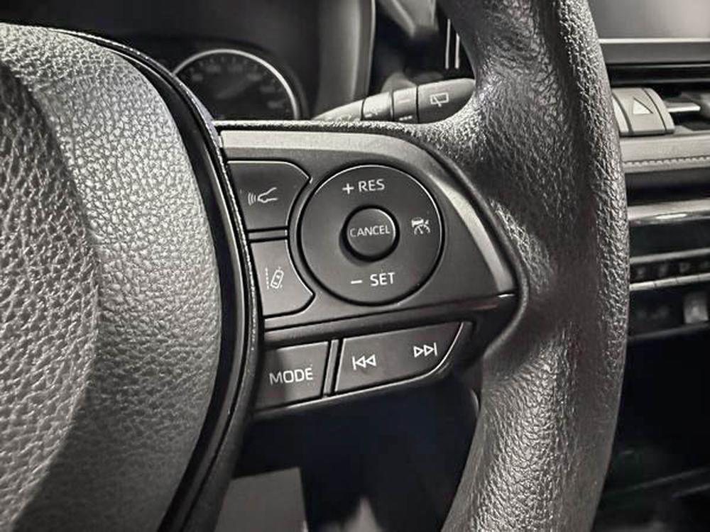Toyota RAV4 LE 2021 d&rsquo;occasion à vendre - 19