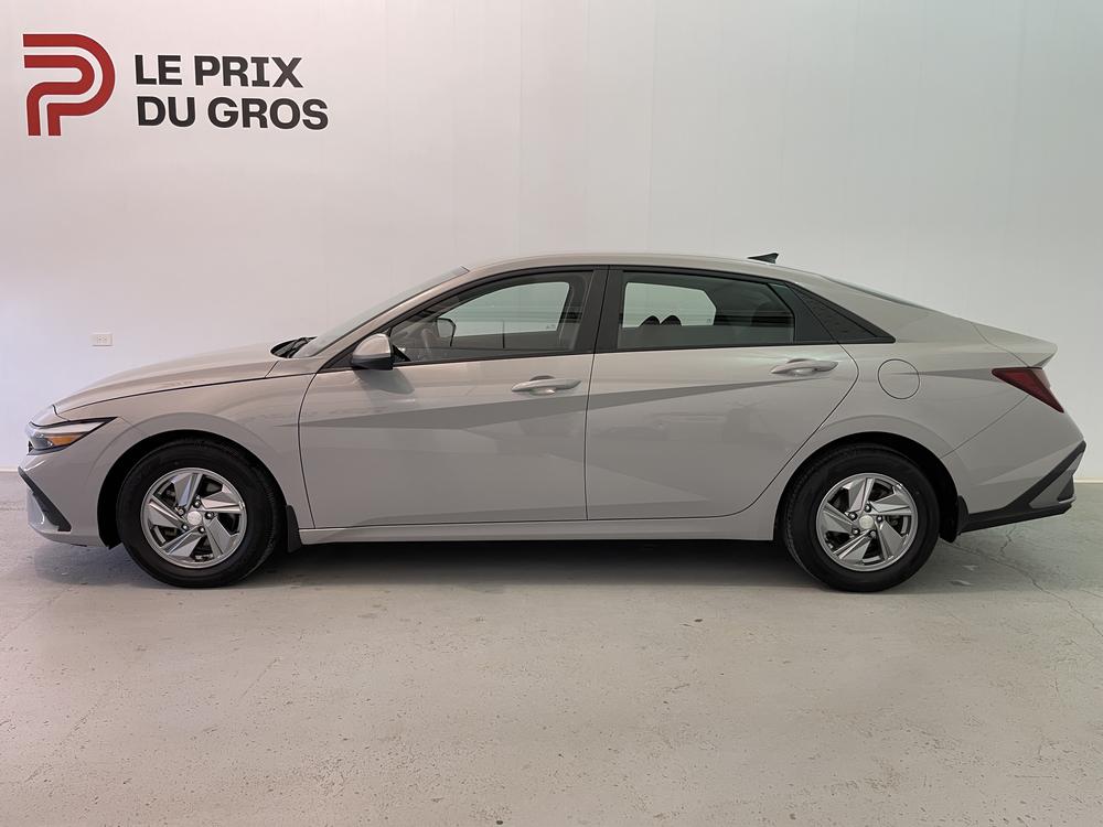 Hyundai Elantra Essential 2024 d&rsquo;occasion à vendre - 4