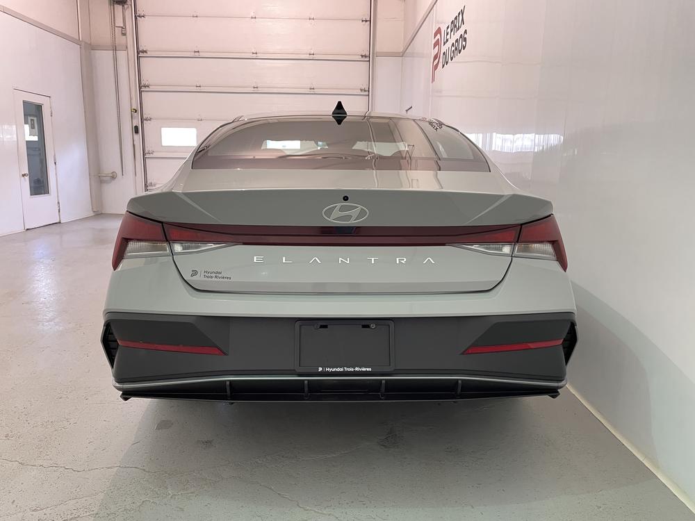 Hyundai Elantra Essential 2024 d&rsquo;occasion à vendre - 7