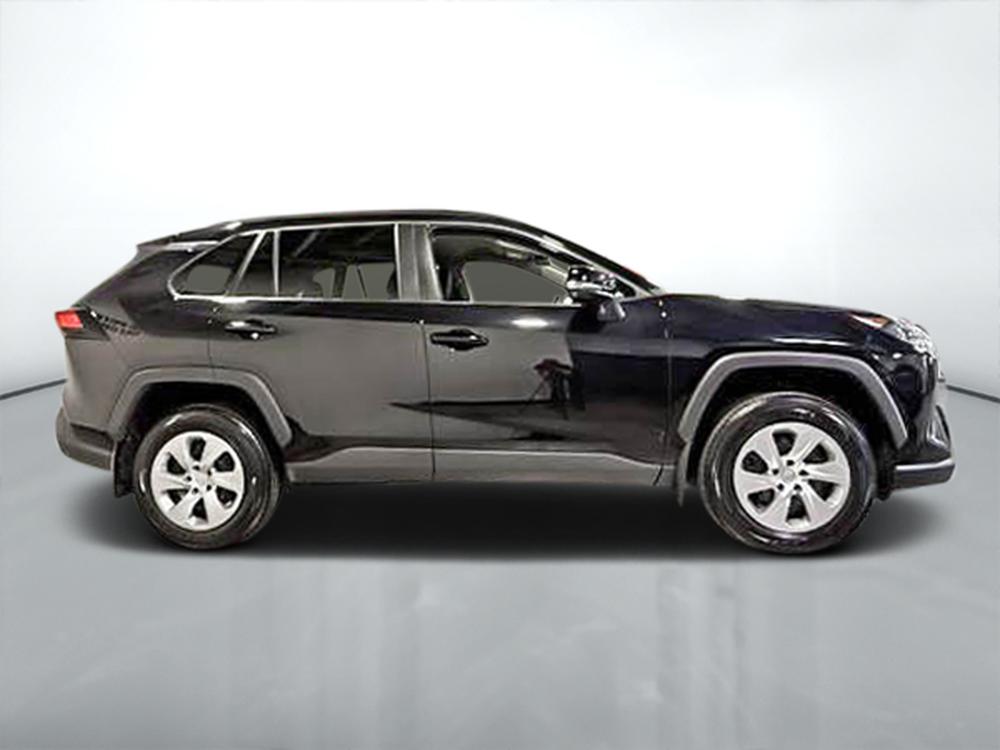 Toyota RAV4 LE 2021 d&rsquo;occasion à vendre - 2
