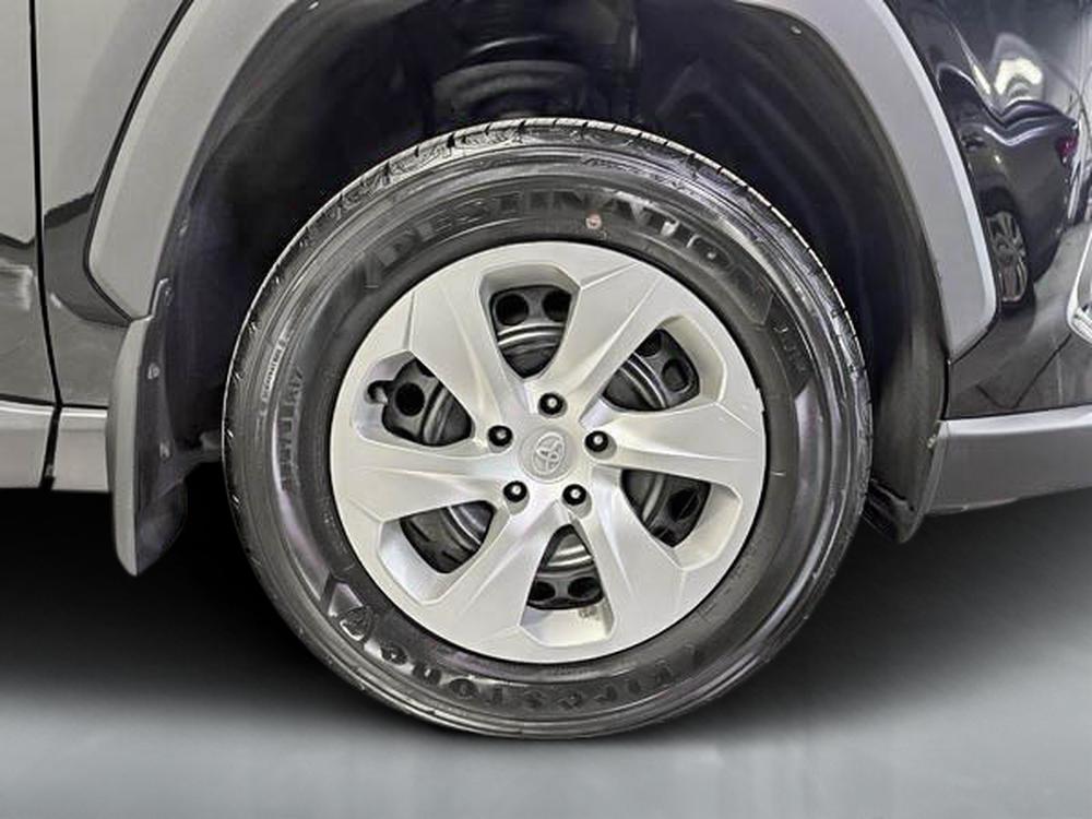 Toyota RAV4 LE 2021 d&rsquo;occasion à vendre - 12