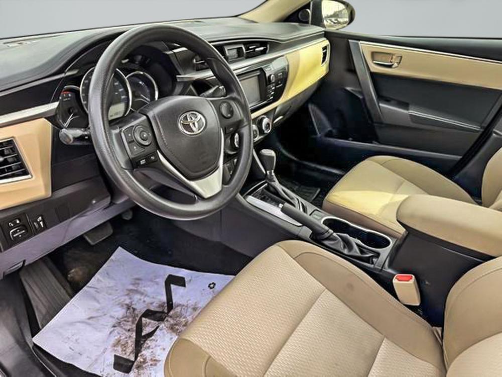 Toyota Corolla CE 2016 d&rsquo;occasion à vendre - 18