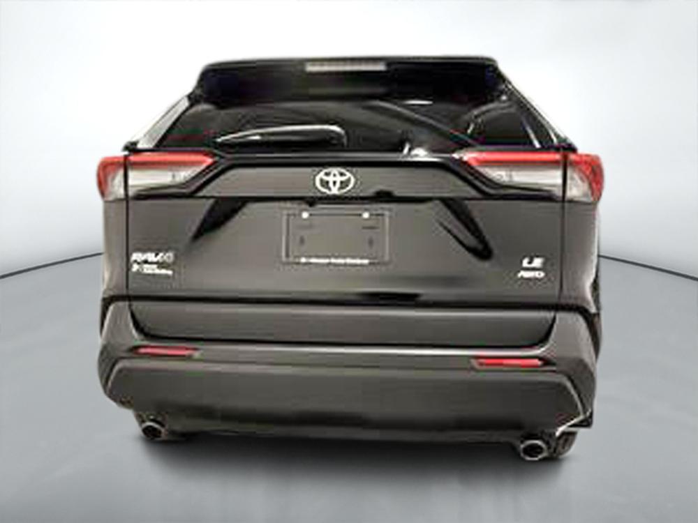 Toyota RAV4 LE 2021 d&rsquo;occasion à vendre - 4