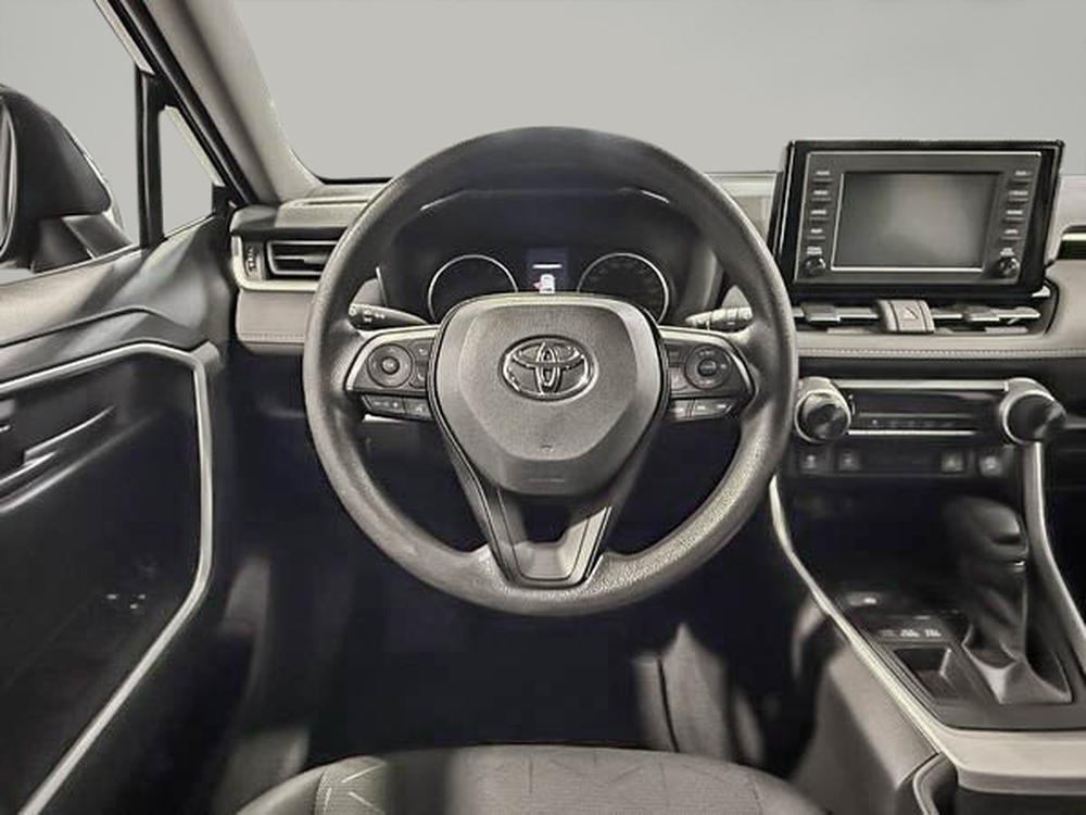 Toyota RAV4 LE 2021 d&rsquo;occasion à vendre - 17