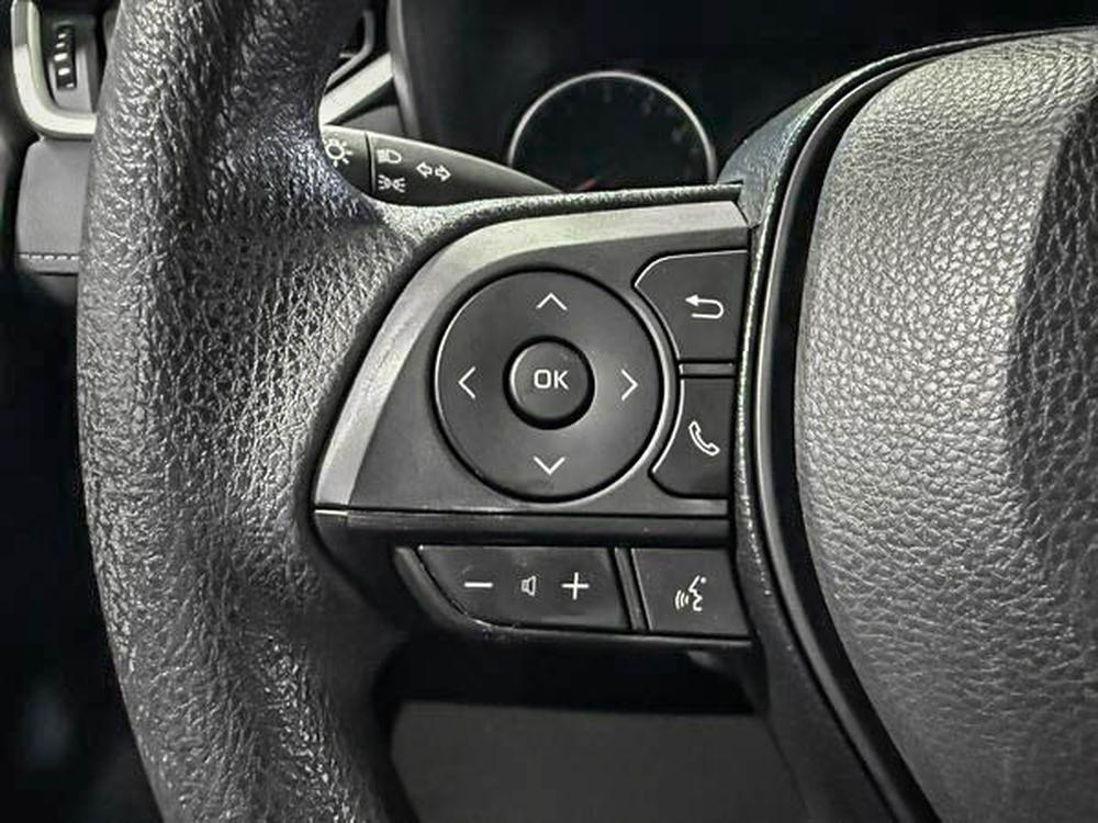 Toyota RAV4 LE 2021 d&rsquo;occasion à vendre - 18