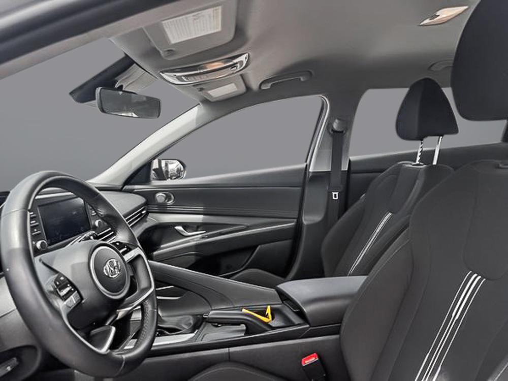 Hyundai Elantra Preferred 2023 d&rsquo;occasion à vendre - 14