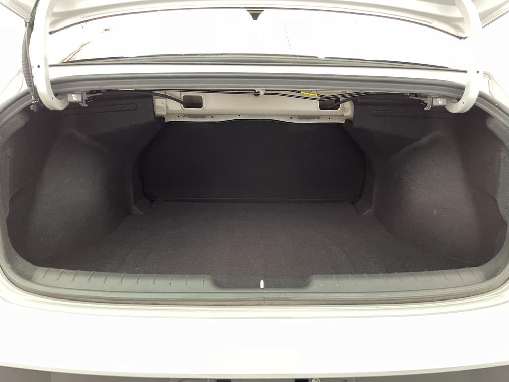 Hyundai Elantra Essential 2024 d&rsquo;occasion à vendre - 29