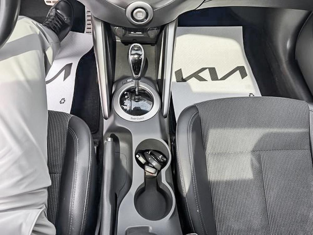 Hyundai Veloster BASE 2013 d&rsquo;occasion à vendre - 28